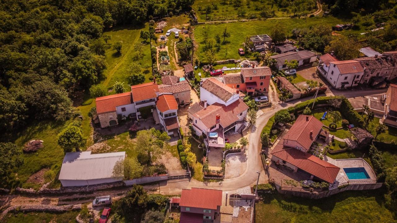 Villa Michelle Karojba Exterior foto
