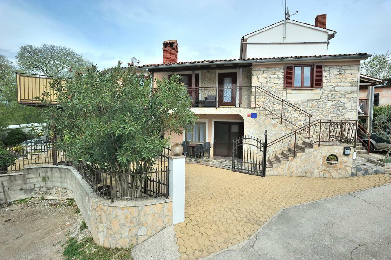 Villa Michelle Karojba Exterior foto
